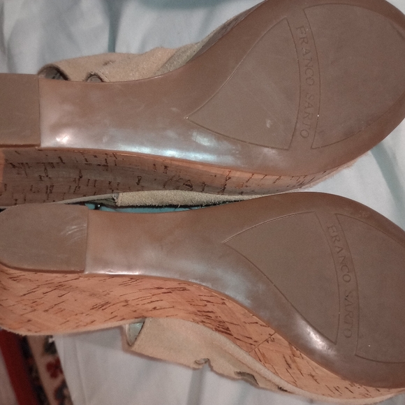 Size 71/2 wedge bootie sandal.. upper real leather suade - Picture 5 of 5